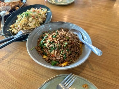 กะเพราเนิ้อสับไข่ข้น