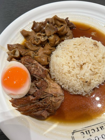 ข้าวขาหมู+ไข่+ไส้