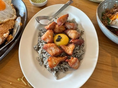 ข้าวผัดทรัฟเฟิลคอหมูทอด