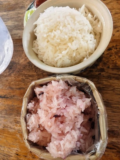 ข้าวเหนียวกับข้าวหอมมะลิ