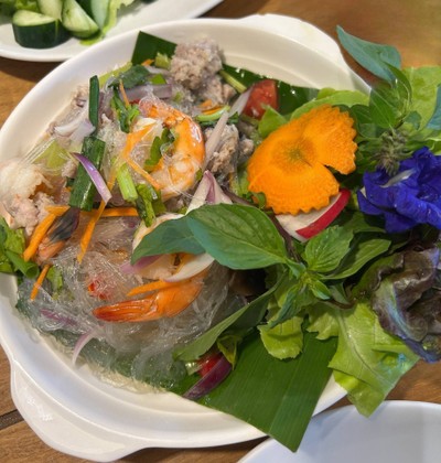 ยำวุ้นเส้นกุ้งหมูสับ