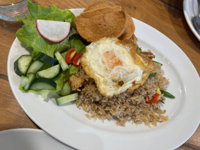ข้าวผัดบ้านสวนกุ้งสด