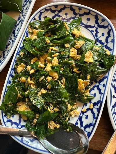 ใบเหลียงผัดไข่