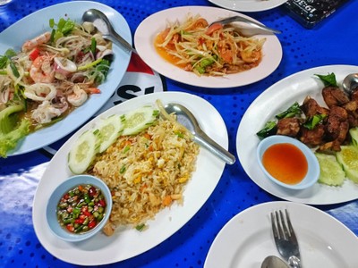 อาหาร หรือ เครื่องดื่ม