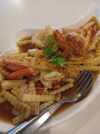 ยอดมะพร้าวผัดกุ้ง