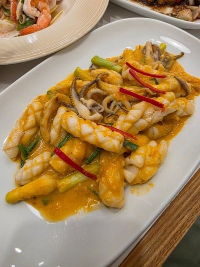 หมึกผัดไข่เค็ม