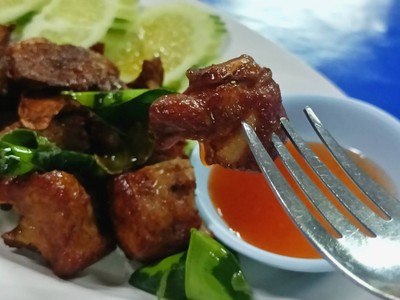 กระดูกหมูคั่วข่า