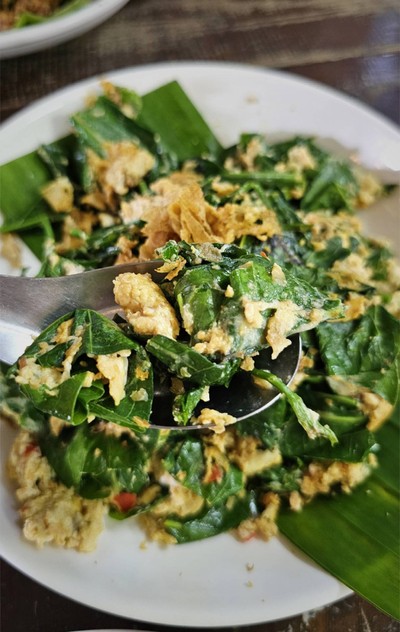 ผักเชียงดาผัดไข่