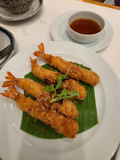 กุ้งชุบแป้งทอดราดซอสมะขาม