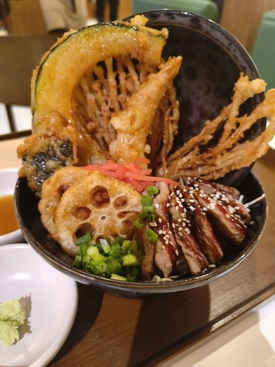 อาหาร หรือ เครื่องดื่ม