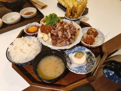 อาหาร หรือ เครื่องดื่ม