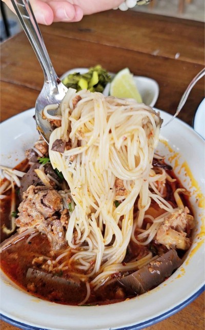 ขนมจีนน้ำเงี้ยว