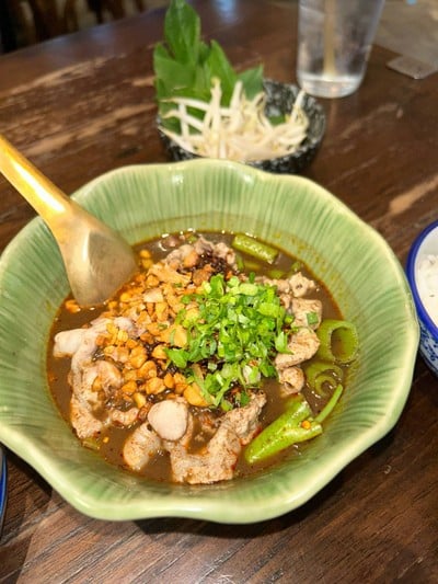 E5. น้ำตกหมูคุโรบูตะ