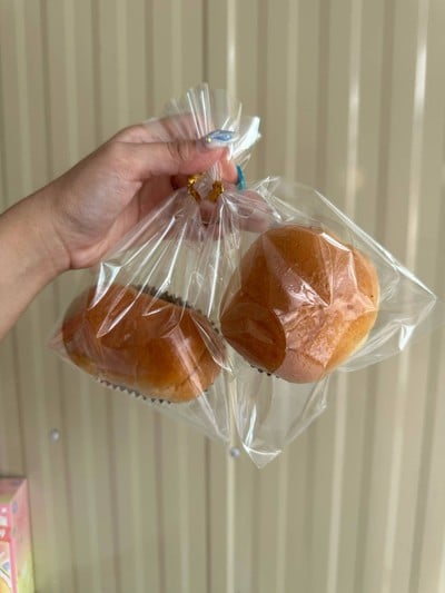 ปังหมูหยอง-ลูกเกด