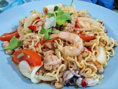 อาหาร หรือ เครื่องดื่ม
