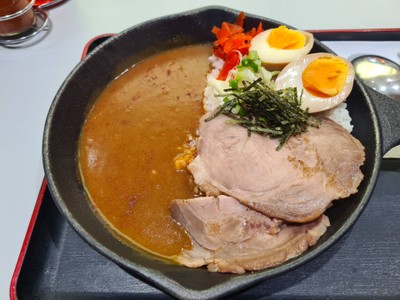 ข้าวแกงกะหรี่หมูชาชู