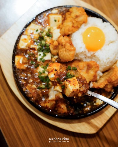 ไก่คาราอาเกะมาโบโทฟูกระทะร้อน