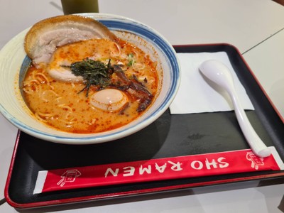 ราเมนต้มยำหมูชาชูสามชั้น