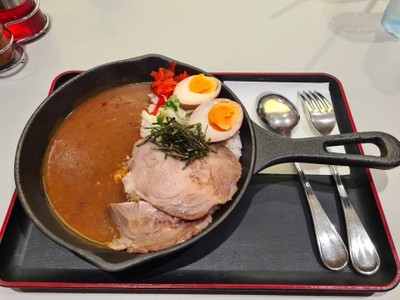 ข้าวแกงกะหรี่หมูชาชู