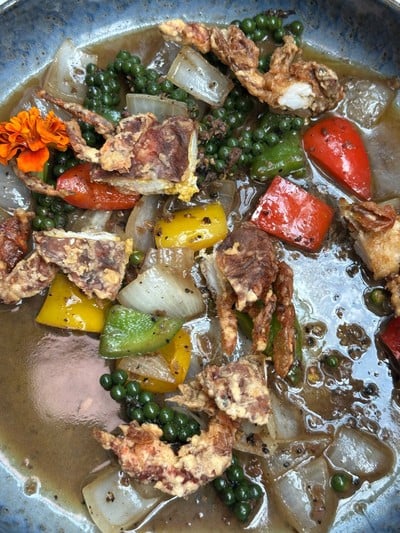 ปูนิ่มผัดพริกไทยดำ