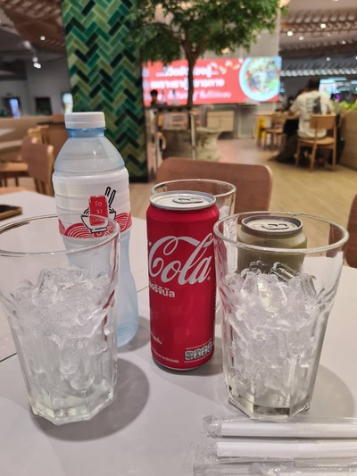 อาหาร หรือ เครื่องดื่ม