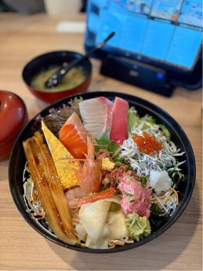 🍛 Tobiccho Don. (Price 2,530 Yen.)