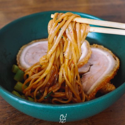 "บ้านเส้นสาย" ก๋วยเตี๋ยวเนื้ออร่อยเด็ด ย่านนาคนิวาส