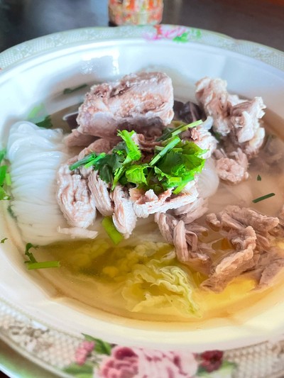 ข้าวปุ้นน้ำแจ่ว