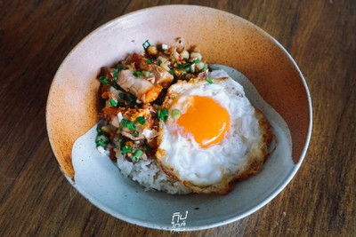 "บ้านเส้นสาย" ก๋วยเตี๋ยวเนื้ออร่อยเด็ด ย่านนาคนิวาส