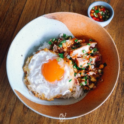 "บ้านเส้นสาย" ก๋วยเตี๋ยวเนื้ออร่อยเด็ด ย่านนาคนิวาส