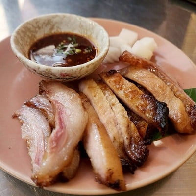 คอหมูร้องไห้