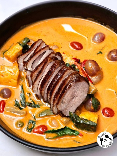 แกงเผ็ดเป็ดย่างผลไม้รวม