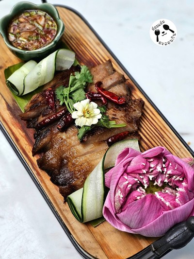 คอหมูย่างจิ้มแจ่ว