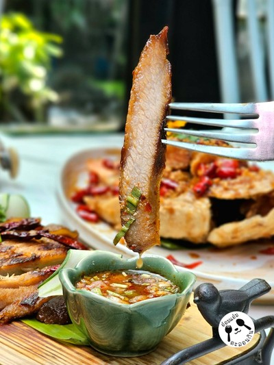 คอหมูย่างจิ้มแจ่ว