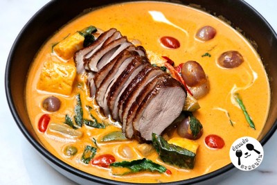 แกงเผ็ดเป็ดย่างผลไม้รวม