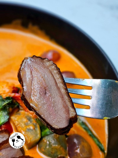 แกงเผ็ดเป็ดย่างผลไม้รวม