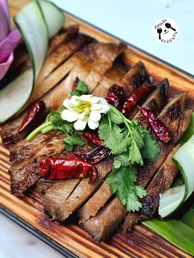 คอหมูย่างจิ้มแจ่ว