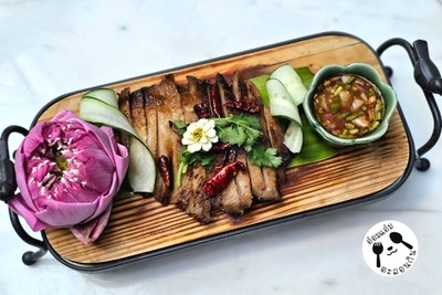 คอหมูย่างจิ้มแจ่ว