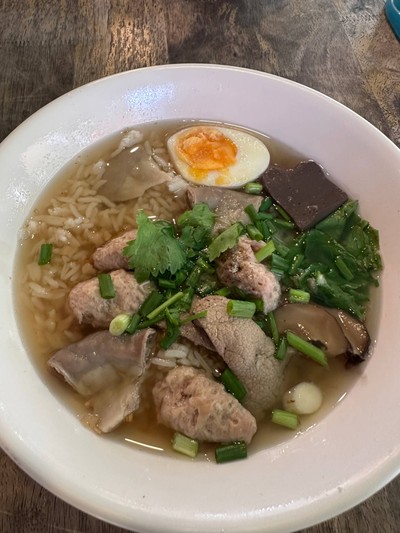 อาหาร หรือ เครื่องดื่ม