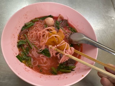 เส้นเล็กเย็นตาโฟต้มยำ