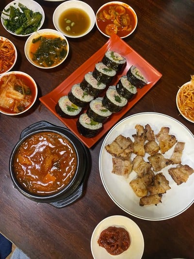 คิมบับ (ข้าวห่อสาหร่าย)
