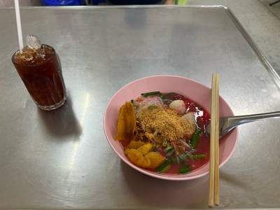 เส้นเล็กเย็นตาโฟต้มยำ