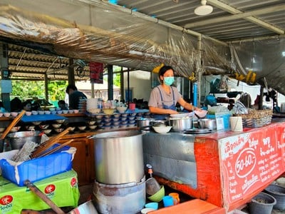 บรรยากาศ ก๋วยเตี๋ยวเรืออยุธยา ลุงหนวด เจ้าเก่า ลาดพร้าววังหิน