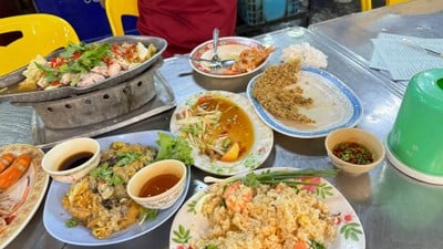 อาหาร หรือ เครื่องดื่ม