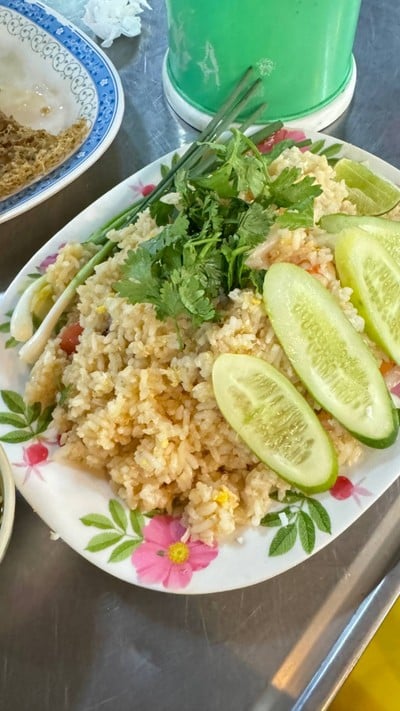 ข้าวผัดเนื้อปู (กลาง)