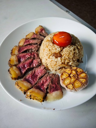 ข้าวผัดสเต็กเนื้อ