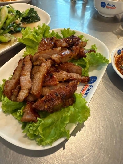 หมูร้องไห้