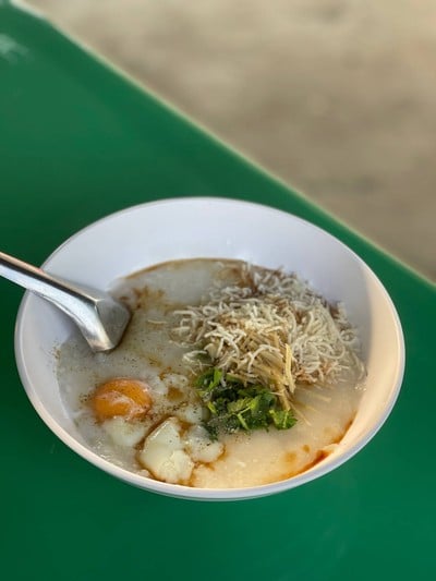 โจ๊กหมูใส่ไข่