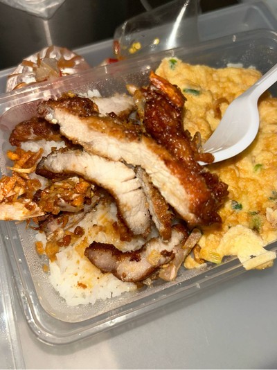 ข้าวหมูกระเทียม+ไข่เจียว