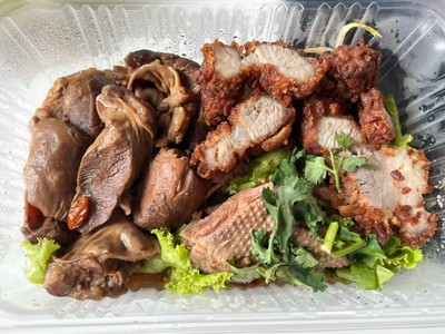 เกาเหลาเป็ดตุ๋น หมูตุ๋น หมูกรอบ